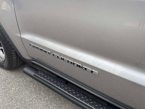 Used 2021 Jeep Grand Cherokee Limited AWD/4WD image 16