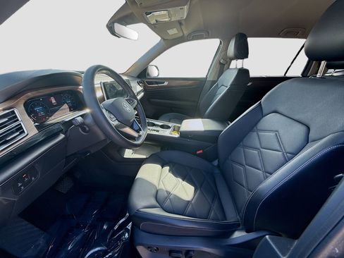 Used 2024 Volkswagen Atlas SE image 18