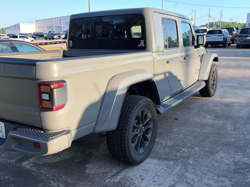 Used 2023 Jeep Gladiator Overland image 2