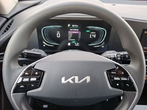 Certified 2025 Kia Niro LX image 19