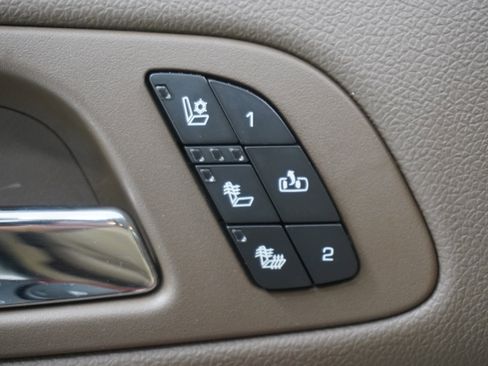 Used 2013 Chevrolet Avalanche LTZ image 15