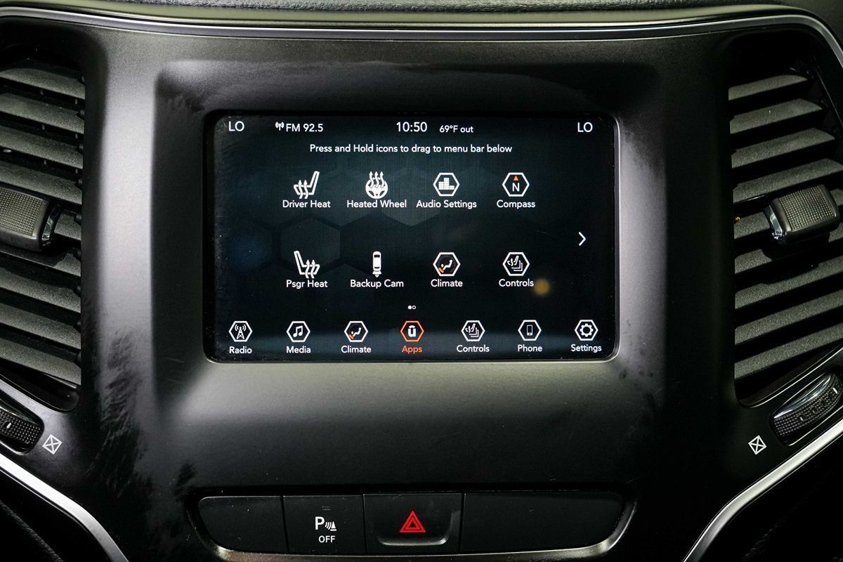 Used 2020 Jeep Cherokee Latitude Plus FWD image 20