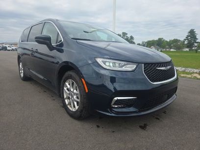 Used 2023 Chrysler Pacifica Touring-L