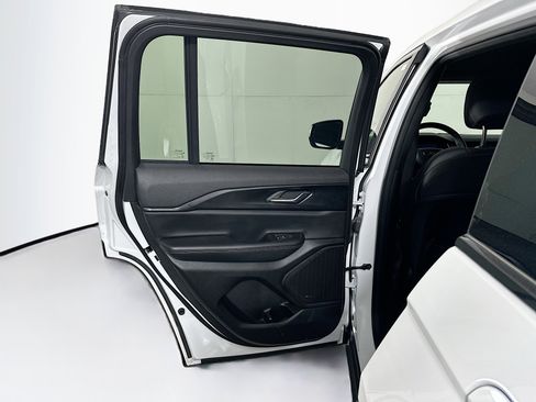 Used 2025 Jeep Grand Cherokee Laredo w/ MOPAR Finishing Package image 25