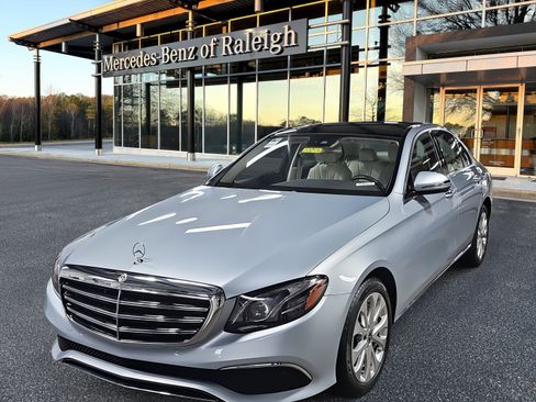 Used 2018 Mercedes-Benz E 400 4MATIC Sedan image 1