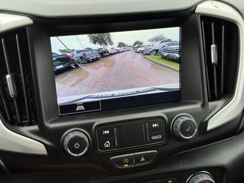 Used 2024 GMC Terrain SLT image 21