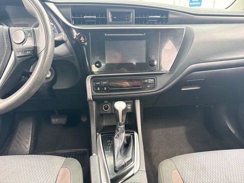 Used 2018 Toyota Corolla LE FWD image 21
