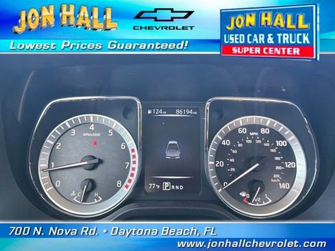 Used 2018 Nissan Titan SV image 22