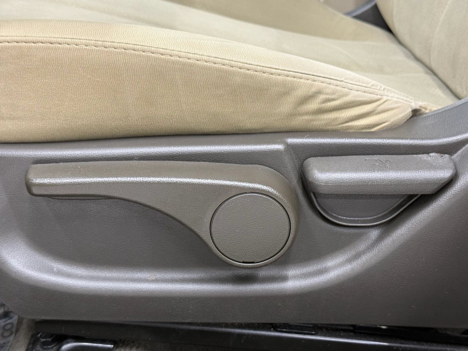 Used 2010 Hyundai Elantra GLS FWD image 24