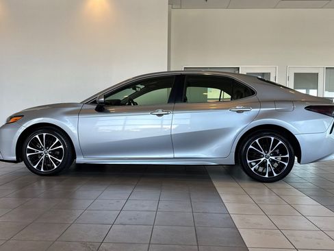 Certified 2018 Toyota Camry SE FWD image 7