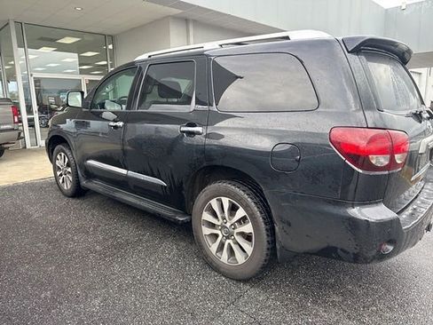 Used 2021 Toyota Sequoia Limited w/ Safety & Convenience Package image 7