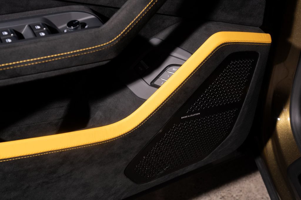 Used 2024 Lamborghini Urus Performante AWD/4WD image 15
