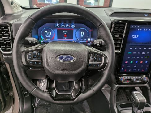 Used 2025 Ford Ranger Lariat w/ Trailer Tow Package image 20