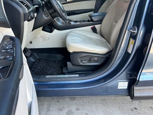 Used 2019 Ford Edge Titanium w/ Cold Weather Package AWD/4WD image 10