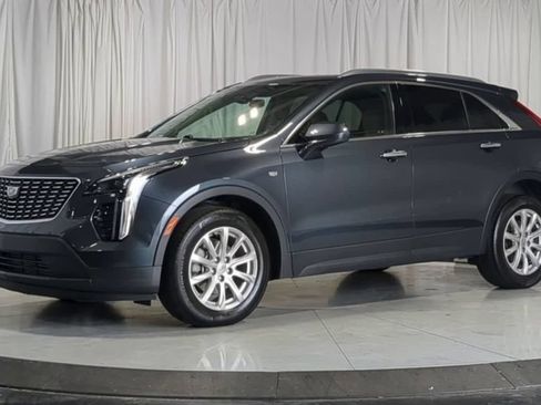 Used 2021 Cadillac XT4 Luxury w/ Cold Weather Package AWD/4WD image 5