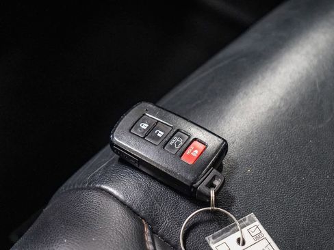 Used 2019 Toyota Highlander XLE image 27