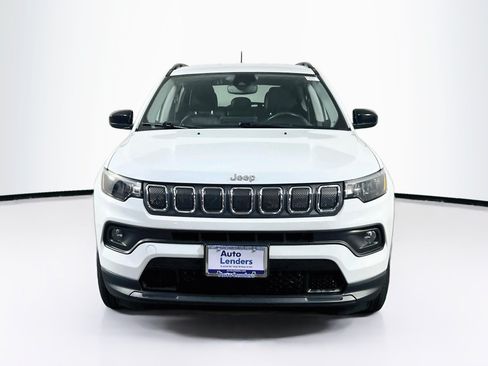 Used 2022 Jeep Compass Latitude w/ Convenience Group AWD/4WD image 2