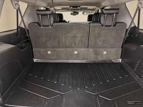 Used 2019 GMC Yukon XL SLT w/ Graphite Performance Edition RWD image 18
