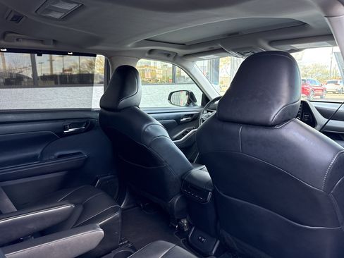 Used 2020 Toyota Highlander XLE image 34