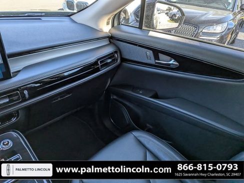 Certified 2022 Lincoln Nautilus FWD w/ Premium Package image 18