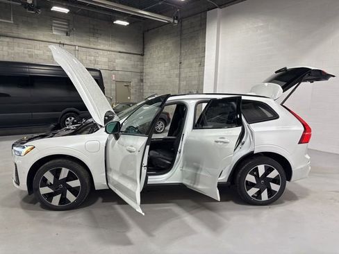 Used 2025 Volvo XC60 T8 Plus w/ Climate Package image 27