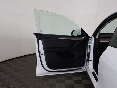 Used 2023 Tesla Model Y Long Range AWD/4WD image 21