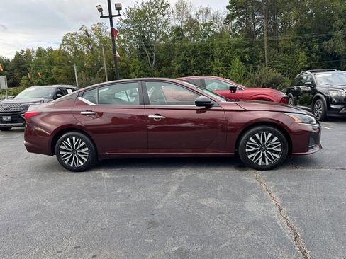 Certified 2024 Nissan Altima 2.5 SV image 2