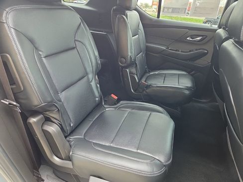 Used 2023 Chevrolet Traverse LT FWD image 26
