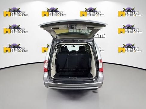 Used 2016 Chrysler Town & Country Touring FWD image 25