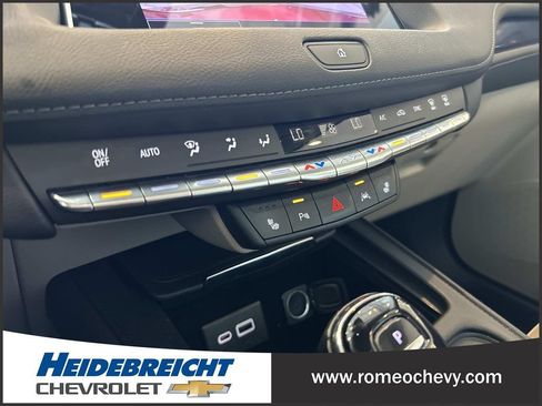 Used 2022 Cadillac XT4 Luxury w/ Cold Weather Package AWD/4WD image 23