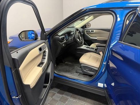 Used 2022 Ford Explorer XLT w/ Equipment Group 202A AWD/4WD image 13