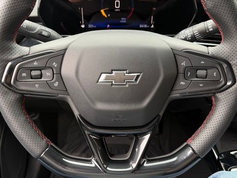 Used 2025 Chevrolet Trax RS w/ Sunroof Package FWD image 8