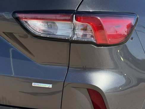 Used 2020 Ford Escape SE image 9