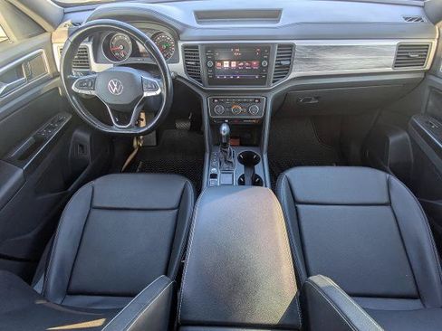 Used 2020 Volkswagen Atlas Cross Sport SE w/ Panoramic Sunroof Package FWD image 15