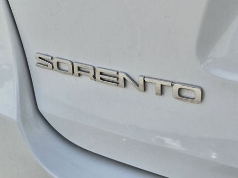 Used 2020 Kia Sorento LX FWD image 34