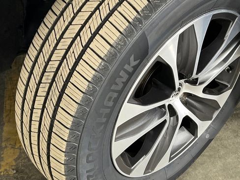 Used 2021 Toyota Highlander XLE image 40