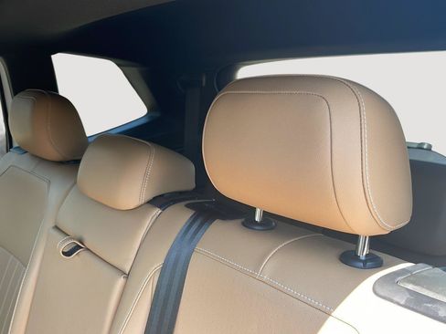 Used 2023 Volkswagen Tiguan SE w/ Panoramic Sunroof Package FWD image 10