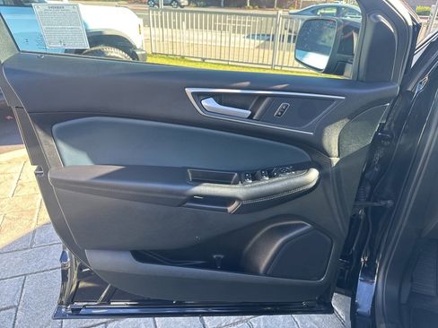 Used 2024 Ford Edge SEL w/ Sport Appearance Package image 12