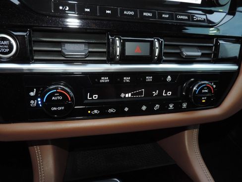 Used 2023 Nissan Pathfinder Platinum w/ Black Appearance Package FWD image 26