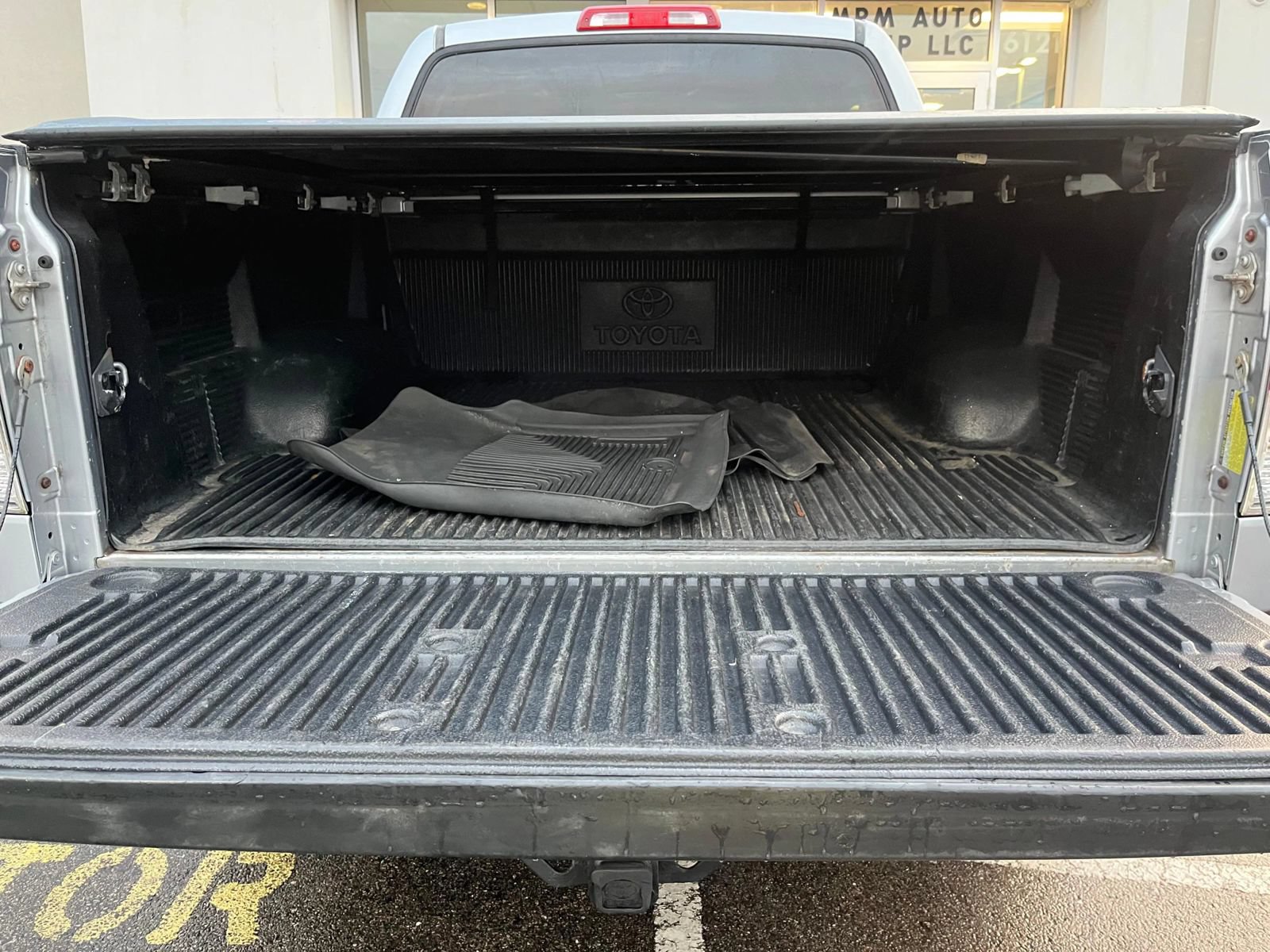 Used 2010 Toyota Tundra Limited w/ Platinum Pkg AWD/4WD image 7