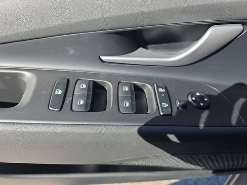 New 2026 Hyundai Elantra Limited FWD image 36