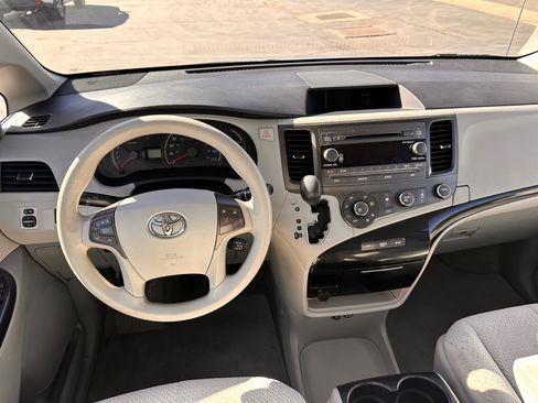 Used 2012 Toyota Sienna LE image 8