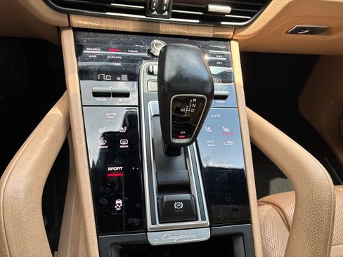 Used 2019 Porsche Cayenne AWD/4WD image 19