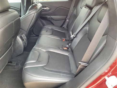 Used 2019 Jeep Cherokee Latitude Plus image 16