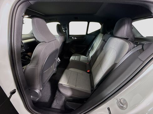 Used 2025 Volvo XC40 B5 Core image 25