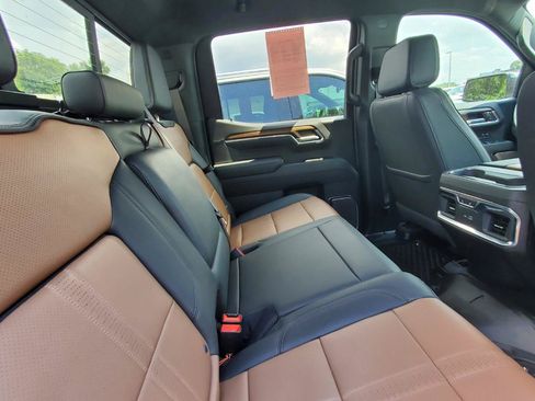 Used 2025 Chevrolet Silverado 1500 High Country AWD/4WD image 6
