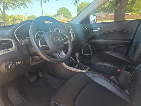 Used 2017 Jeep Compass Latitude w/ Popular Equipment Group FWD image 23