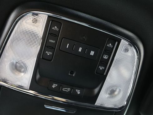Used 2019 Jeep Grand Cherokee Limited X AWD/4WD image 39