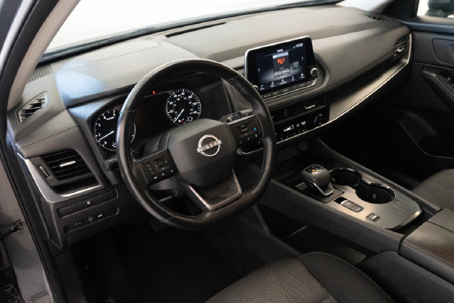 Used 2025 Nissan Rogue SV FWD image 4