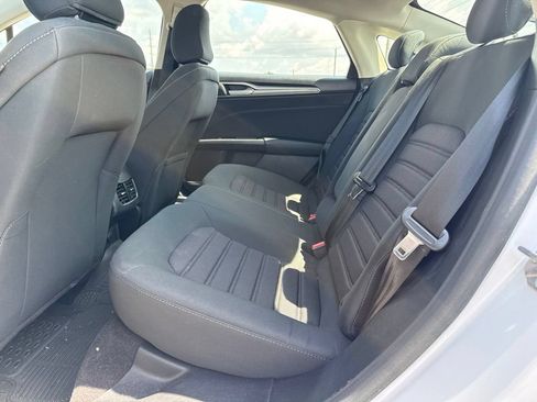 Used 2020 Ford Fusion SE FWD image 9